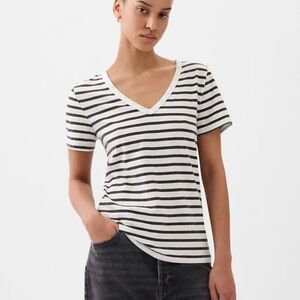 GAP Cream and White Fitted V-Neck Tee